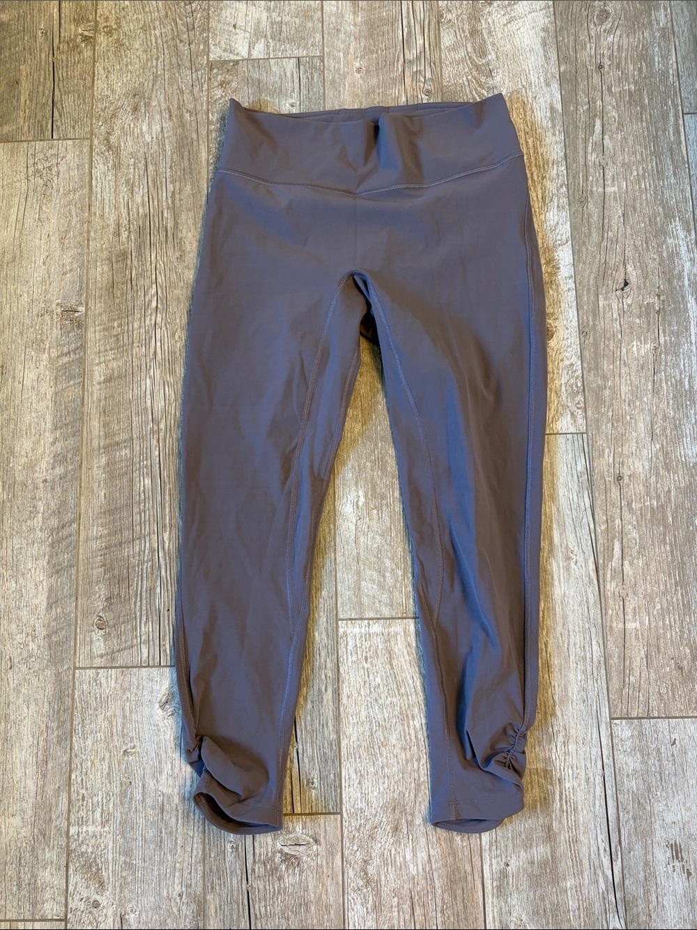 Lululemon leggings taupe sz 10 ruching at ankles Great neutral color